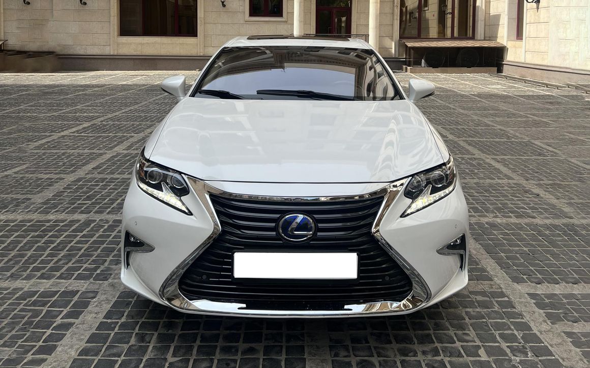 LEXUS ES 300H - image 2
