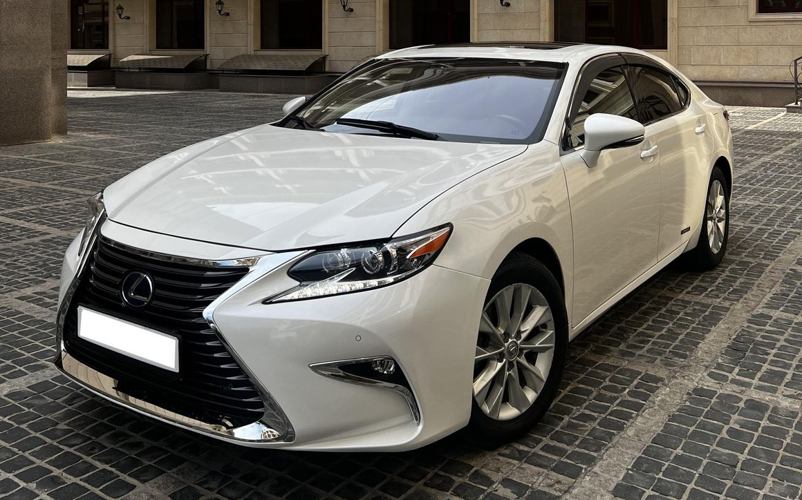 LEXUS ES 300H - image 1