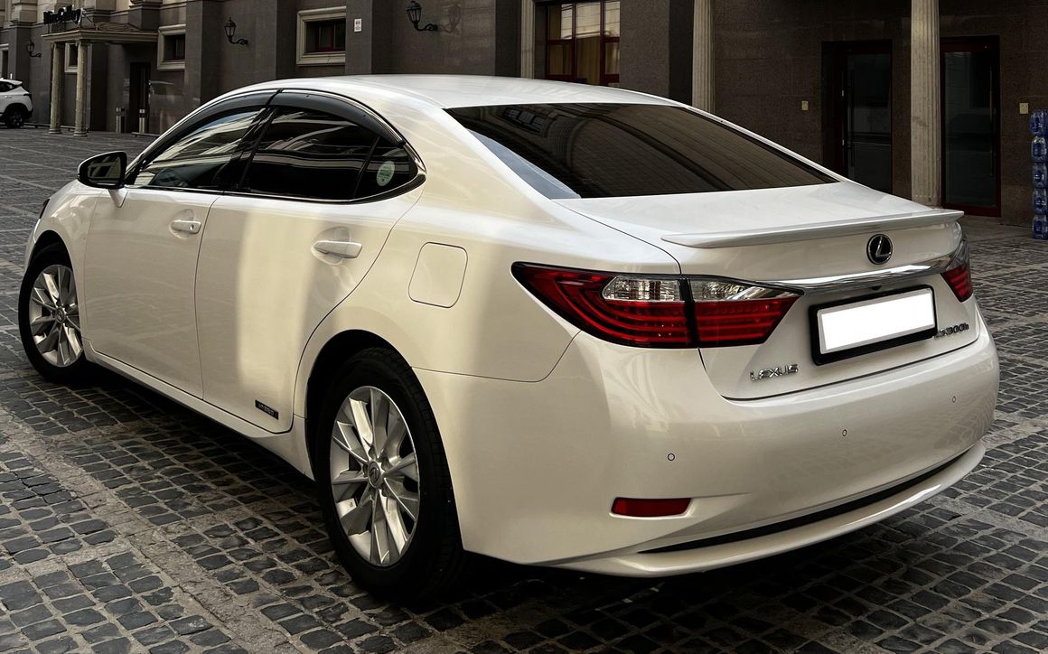 LEXUS ES 300H - image 5