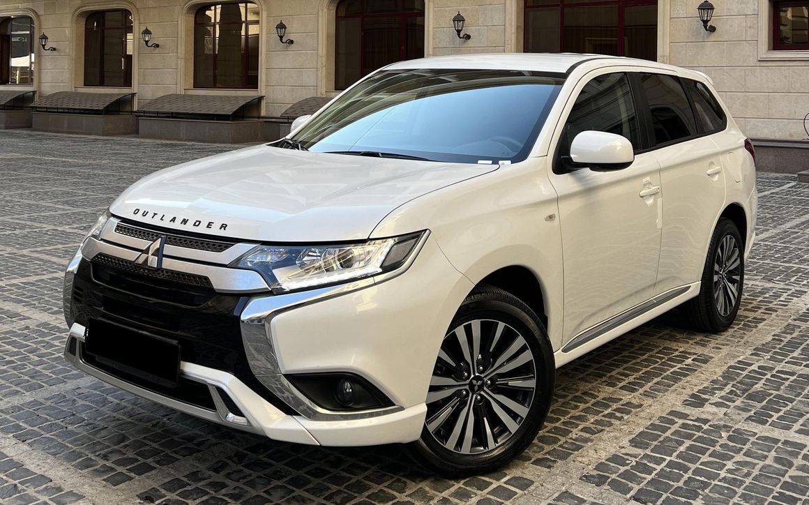 MITSUBISHI OUTLANDER - image 1