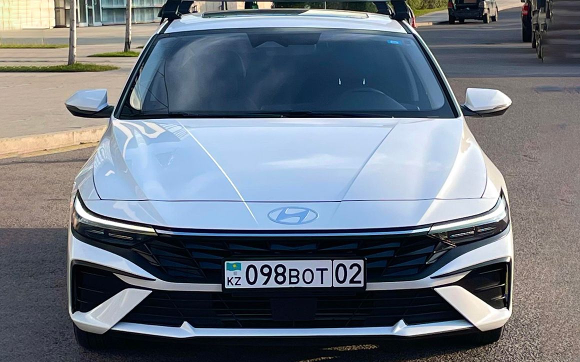 Hyundai Elantra - image 2