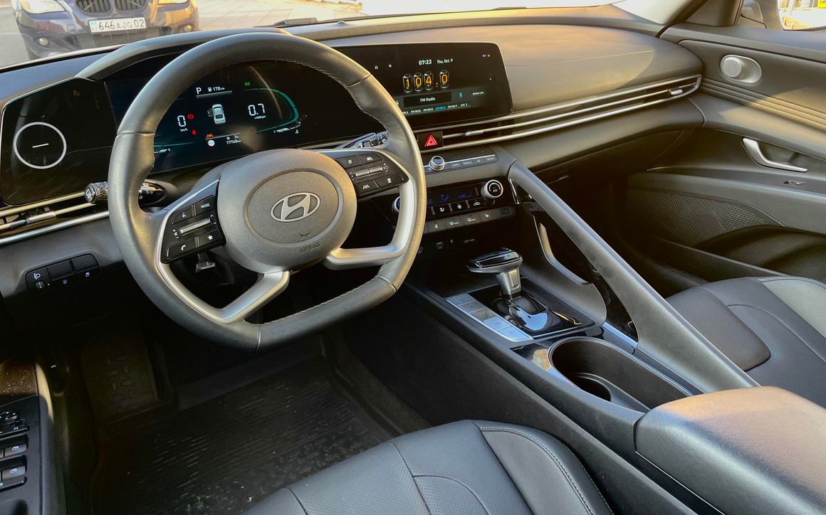 Hyundai Elantra - image 5