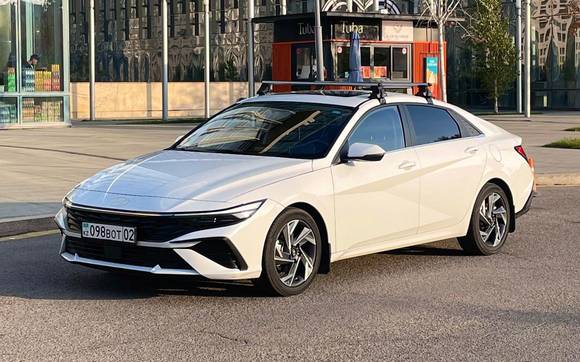 Hyundai Elantra - image 1