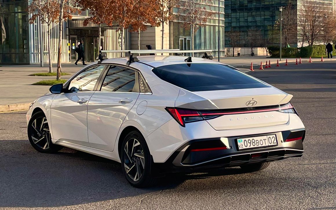 Hyundai Elantra - image 4