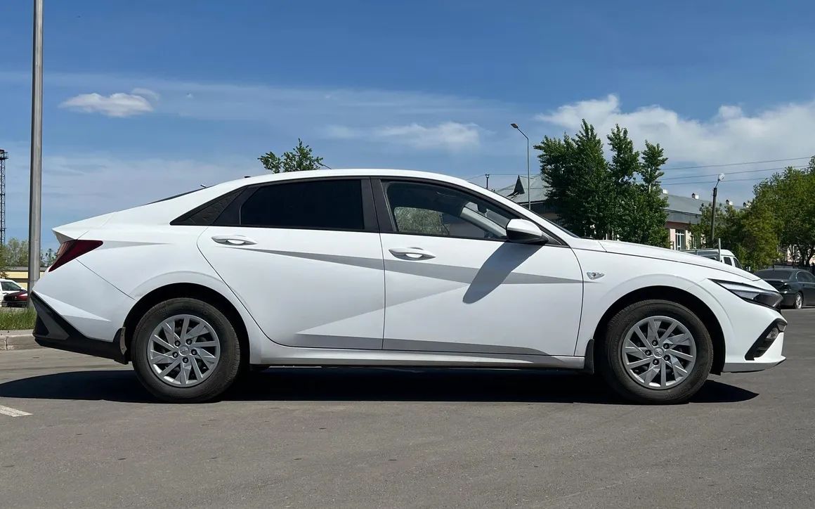 Hyundai Elantra - image 5