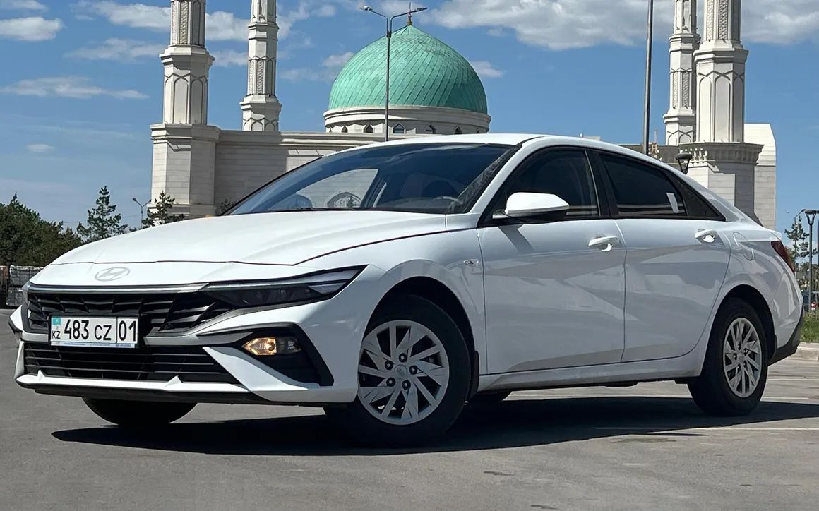 Hyundai Elantra - image 1