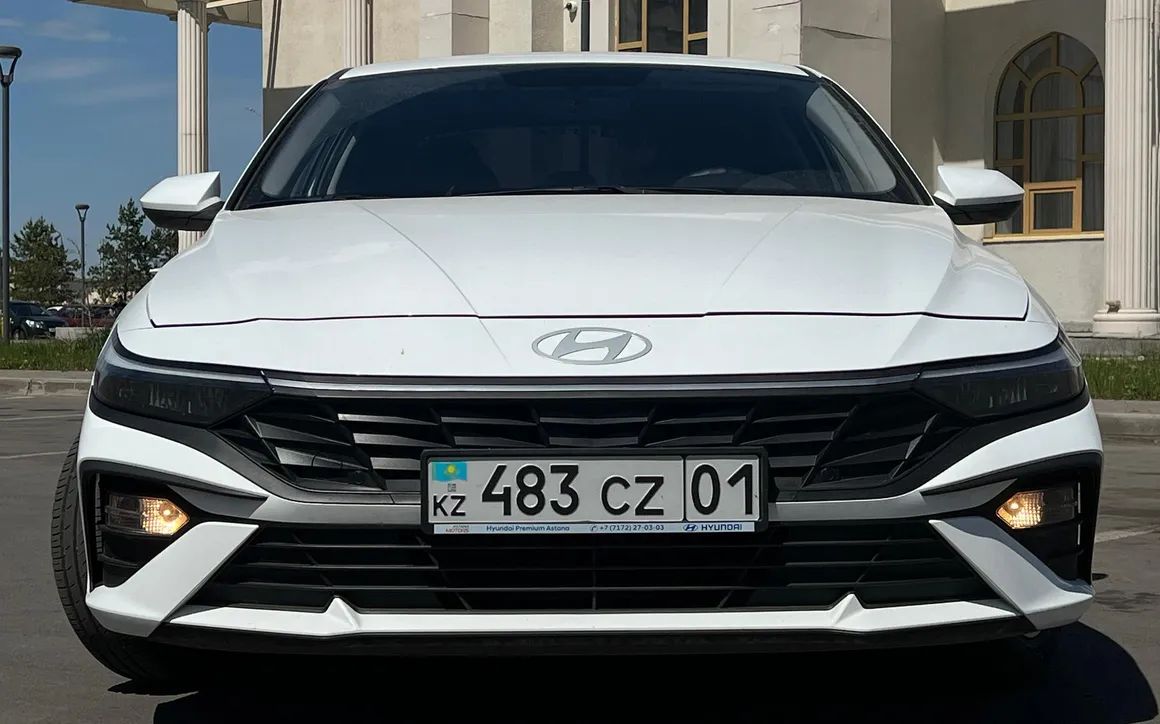 Hyundai Elantra - image 3